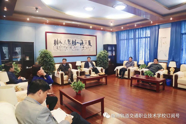 校園美麗，特色凸顯------株洲市教科院書記曾立明一行三人來我校調(diào)研指導(dǎo)