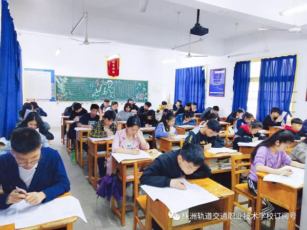 有一種成長(zhǎng)足跡，叫期中考試